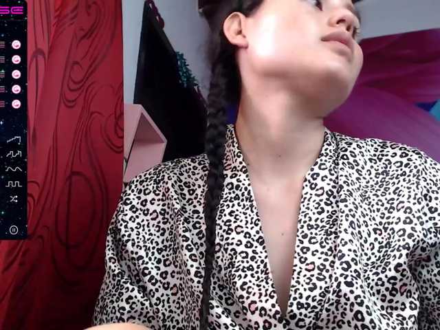Live sex webcam photo for halle-conner #273713820