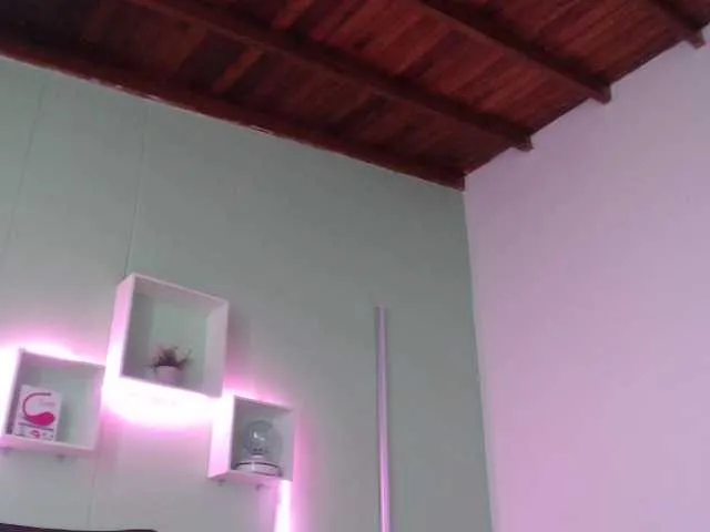 Live sex webcam photo for hanna-queen21 #272192957