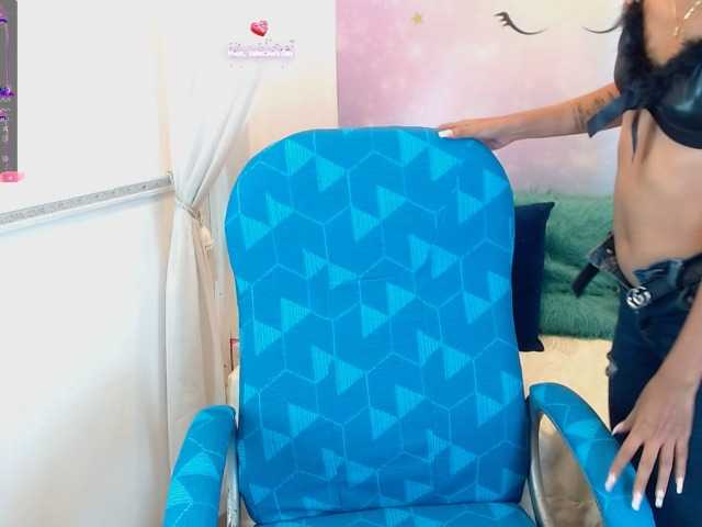 Live sex webcam photo for hannah-foster #277461681