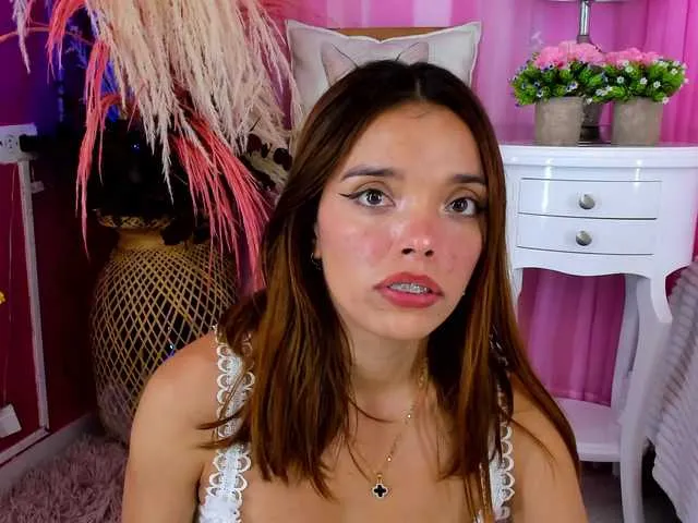 Live sex webcam photo for hannahill69 #287956908