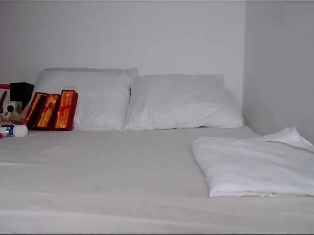 Live sex webcam photo for hannahot-1 #276553557