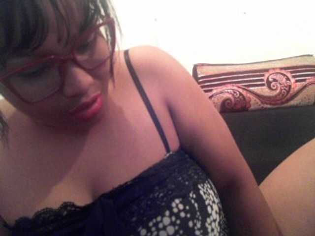 Live sex webcam photo for happinesshott #275799239