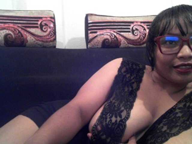 Live sex webcam photo for happinesshott #275881846