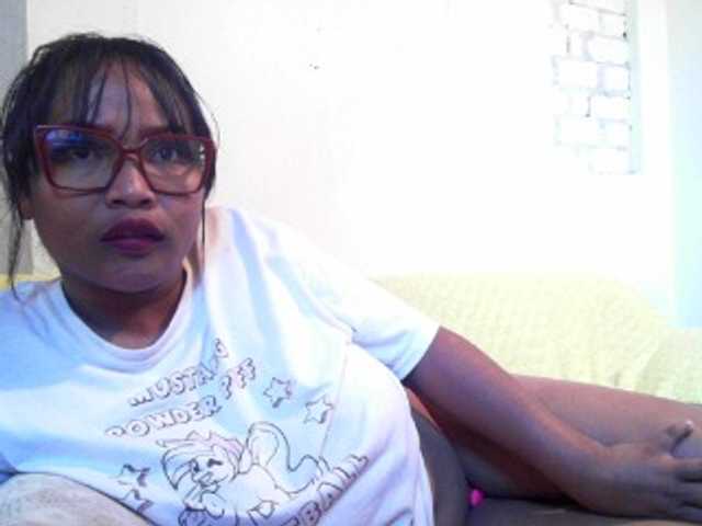 Live sex webcam photo for happinesshott #276749971