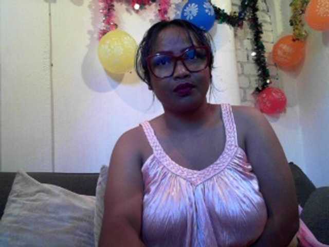 Live sex webcam photo for happinesshott #276990031