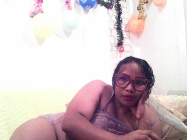 Live sex webcam photo for happinesshott #277041103