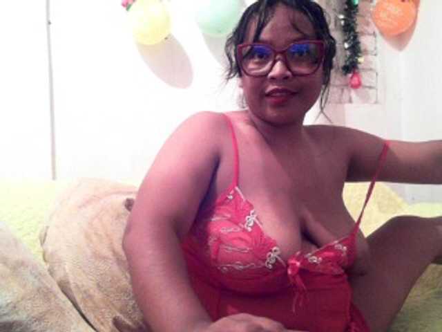 Live sex webcam photo for happinesshott #277065436