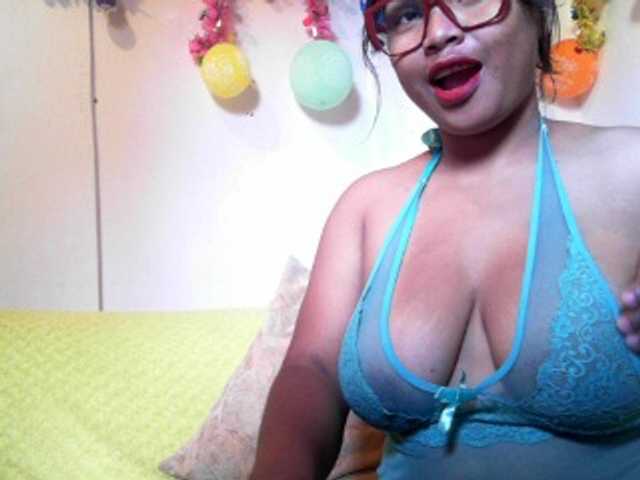 Live sex webcam photo for happinesshott #277075176