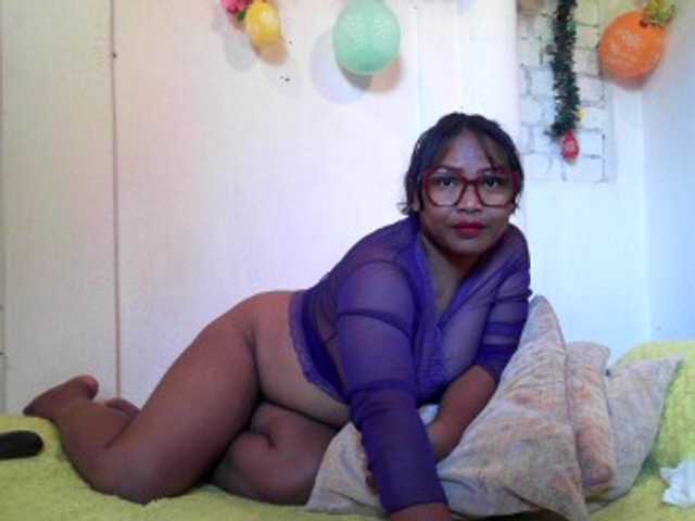 Live sex webcam photo for happinesshott #277096501