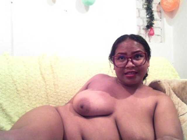 Live sex webcam photo for happinesshott #277140193