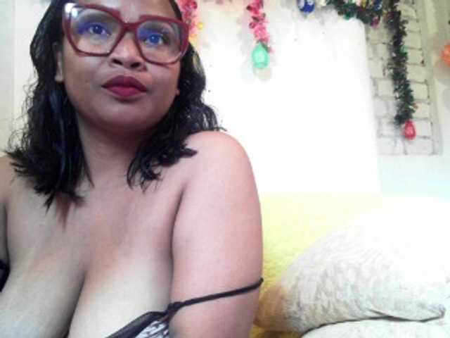 Live sex webcam photo for happinesshott #277243060