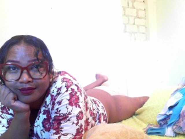 Live sex webcam photo for happinesshott #277282164