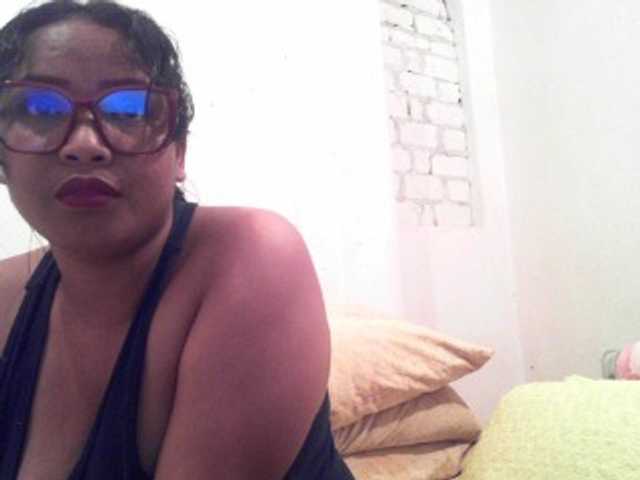 Live sex webcam photo for happinesshott #277285529