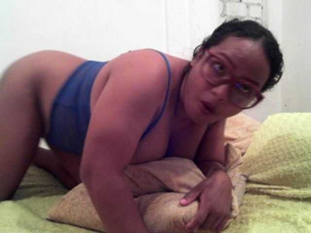 Live sex webcam photo for happinesshott #277305229