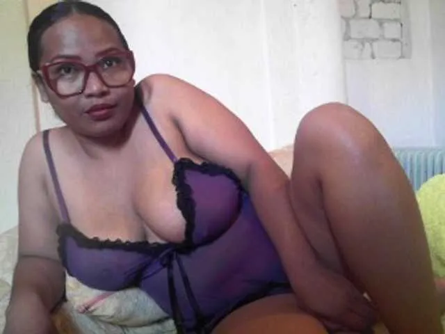 Live sex webcam photo for happinesshott #277338055