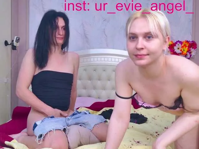 Live sex webcam photo for happydora #293592251