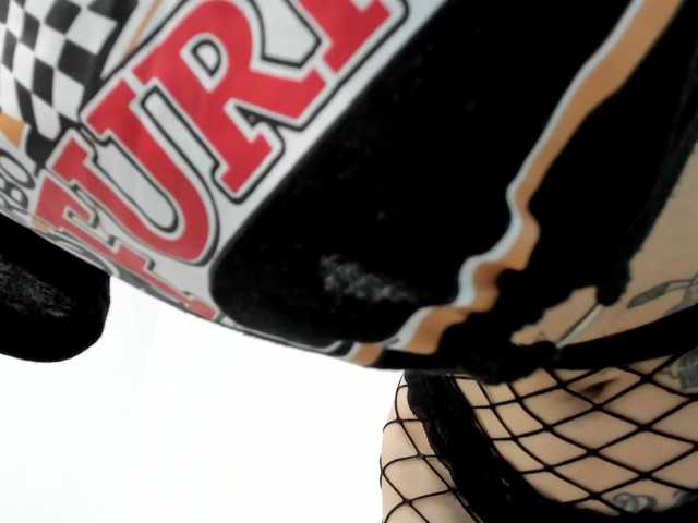 Live sex webcam photo for harleyfoxy #277762798
