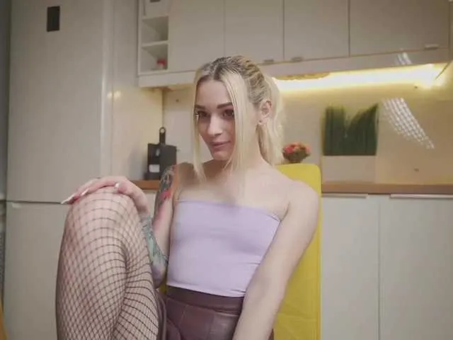 Live sex webcam photo for harleyquinn9 #272308305