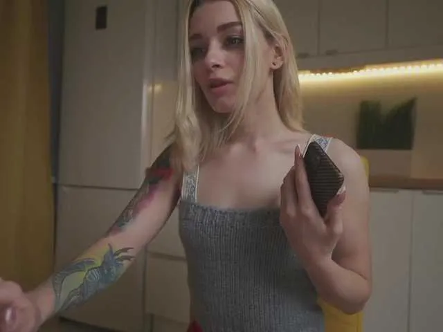 Live sex webcam photo for harleyquinn9 #272360733