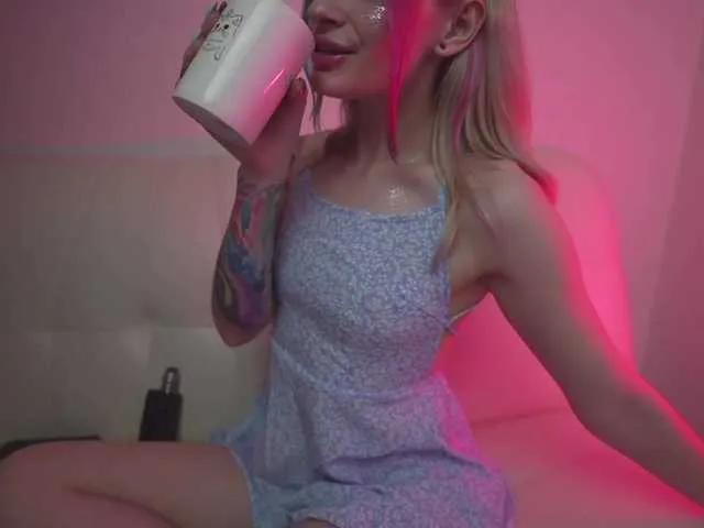 Live sex webcam photo for harleyquinn9 #273187975