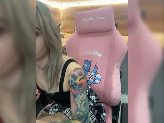 Live sex webcam photo for harleyquinn9 #276811914