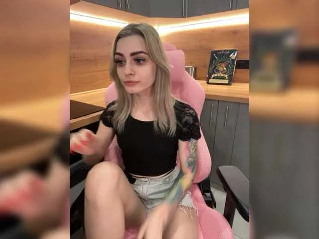 Live sex webcam photo for harleyquinn9 #276819389