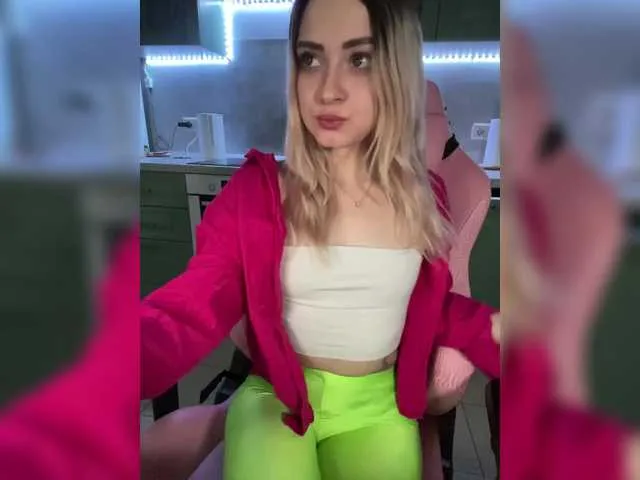 Live sex webcam photo for harleyquinn9 #290506745