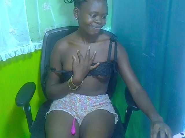 Live sex webcam photo for have-we-met #277607937