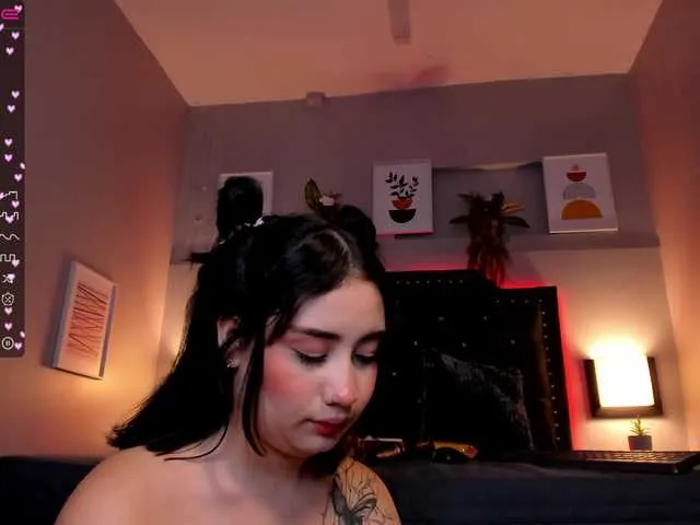 Live sex webcam photo for haylie-1 #275485873