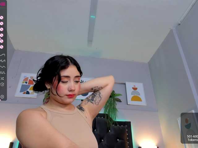 Live sex webcam photo for haylie-1 #275603608
