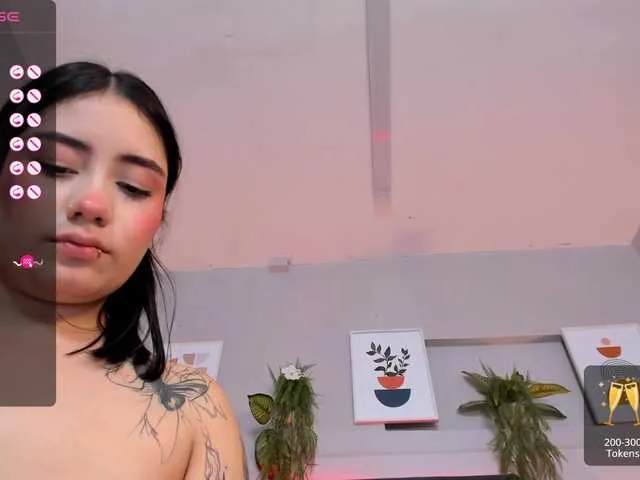 Live sex webcam photo for haylie-1 #276309924