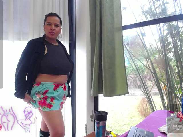 Live sex webcam photo for hazeel34 #277522933