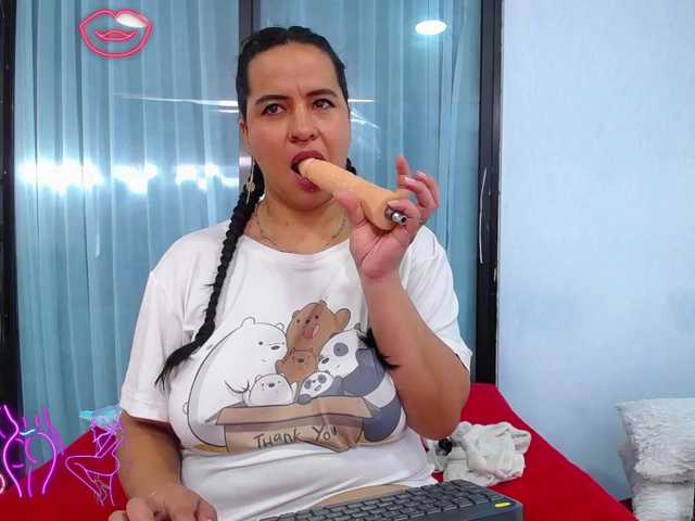 Live sex webcam photo for hazeel34 #277874080