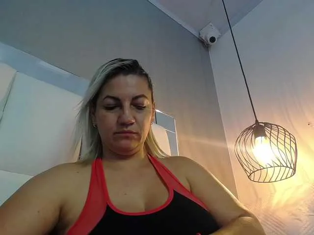 Live sex webcam photo for heidy-30 #272288047