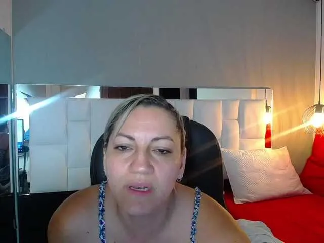 Live sex webcam photo for heidy-30 #272301506