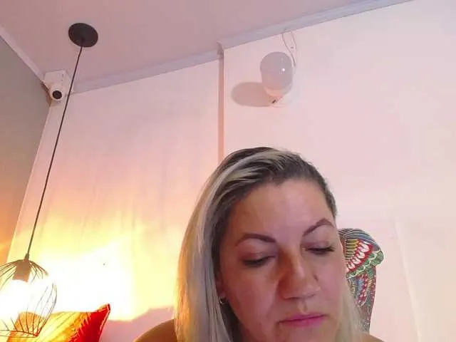 Live sex webcam photo for heidy-30 #272323632