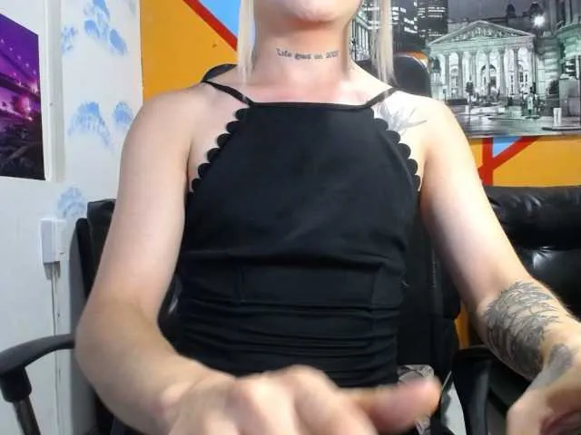 Live sex webcam photo for heidysumers #290601823