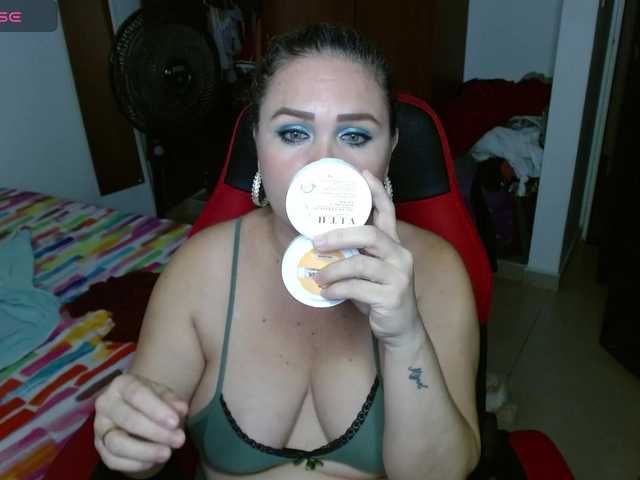 Live sex webcam photo for helenca1980 #291249211