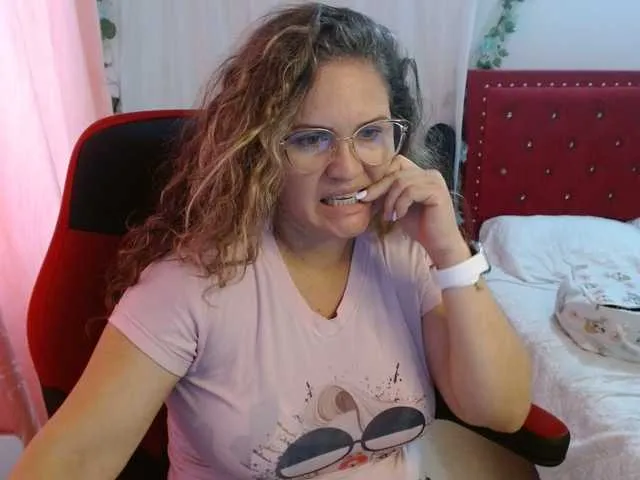 Live sex webcam photo for helenca1980 #292200534