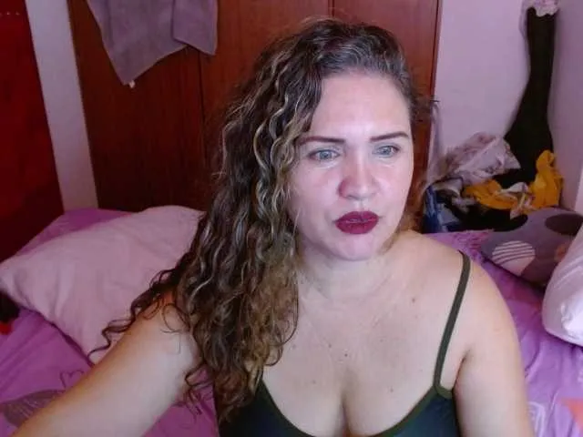 Live sex webcam photo for helenca1980 #292370855