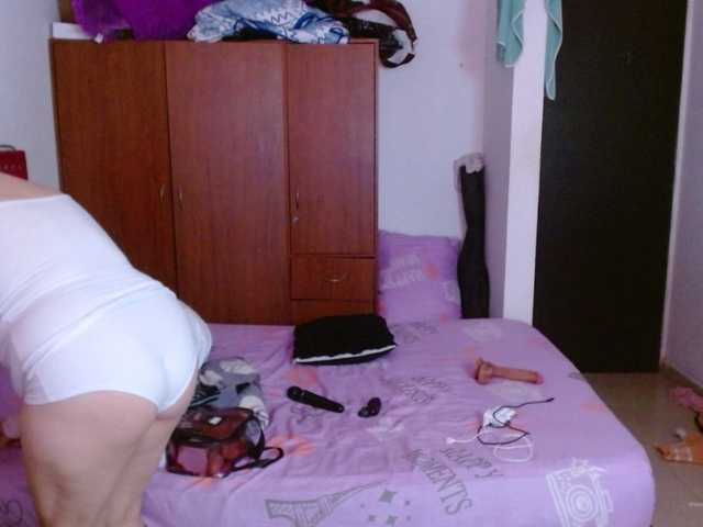 Live sex webcam photo for helenca1980 #292382358