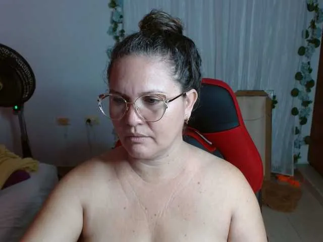 Live sex webcam photo for helenca1980 #292727048