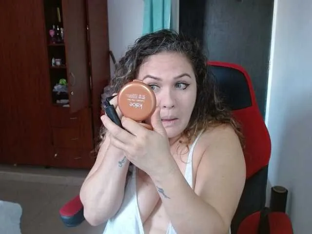 Live sex webcam photo for helenca1980 #293078238