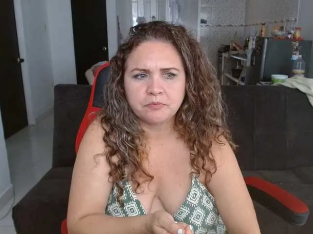 Live sex webcam photo for helenca1980 #293988254