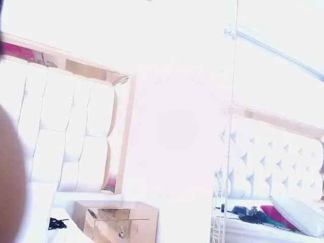 Live sex webcam photo for helenferrer #273361311