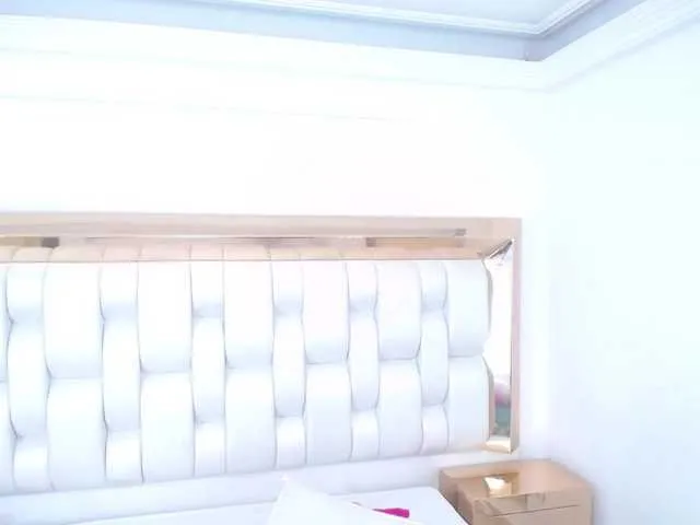 Live sex webcam photo for helenferrer #273384237