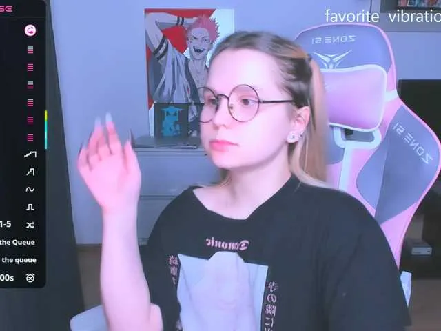 Live sex webcam photo for hellfire-club #292215720