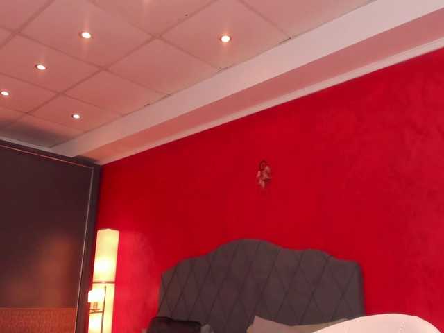 Live sex webcam photo for Heysiry #275645997