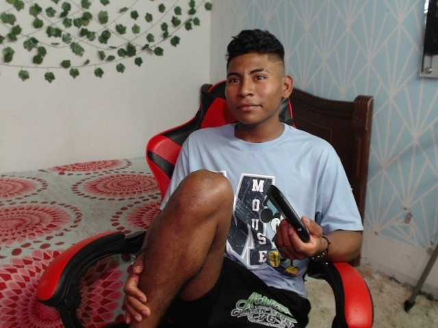 Live sex webcam photo for heyden-of #276115776