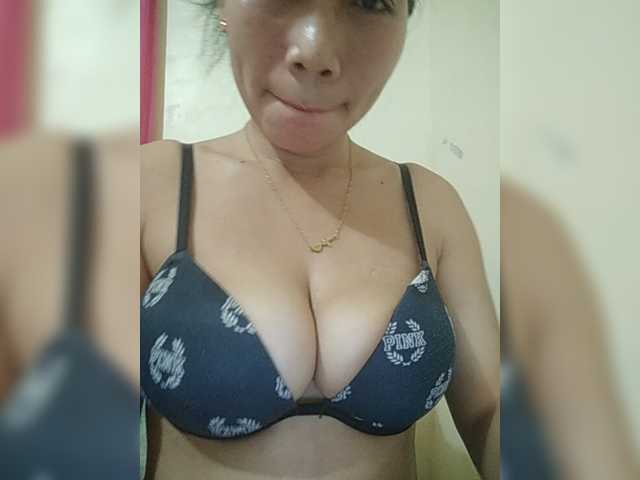 Live sex webcam photo for holly-hooter #271737009